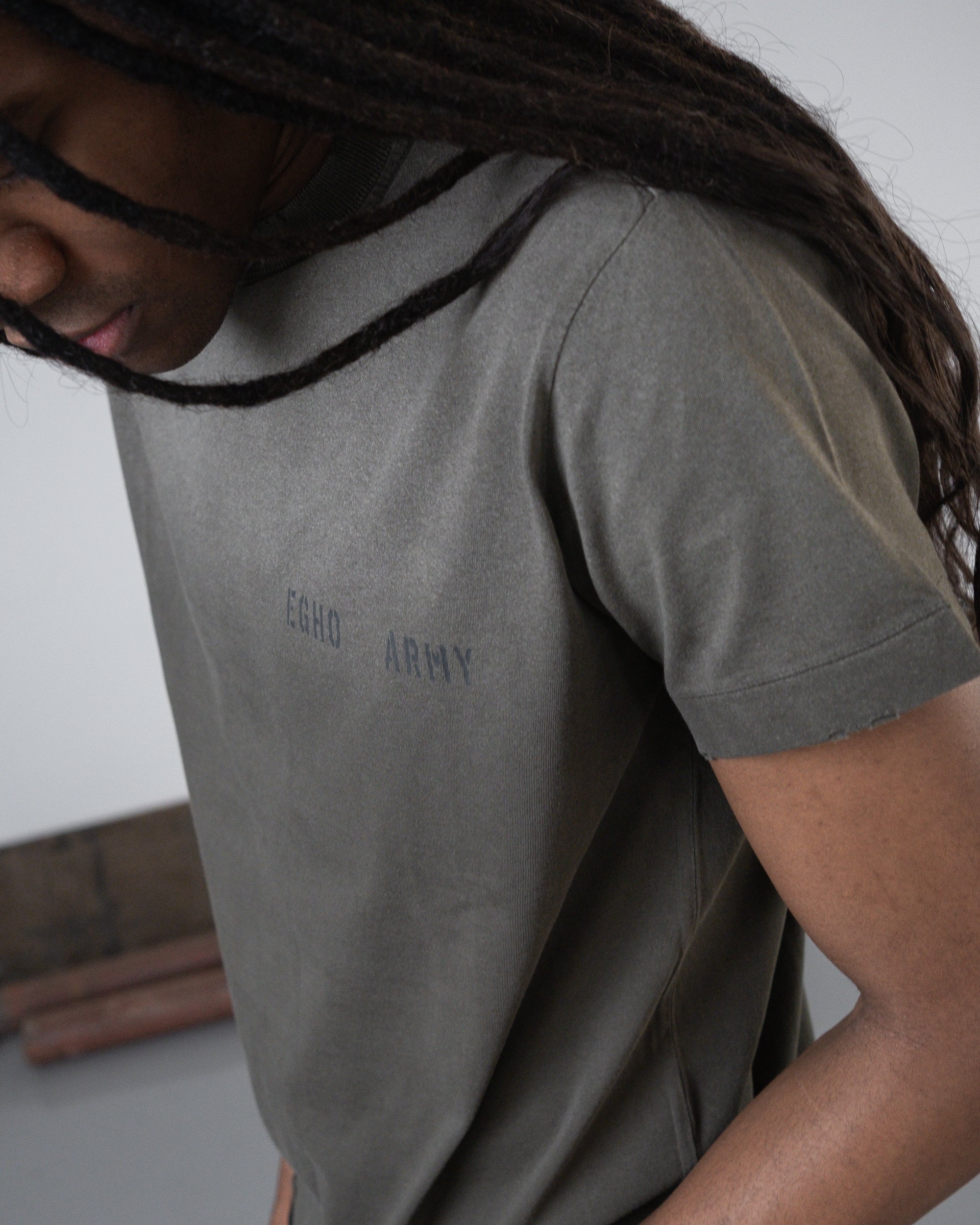 Beluga 'UNF' Regular Tee