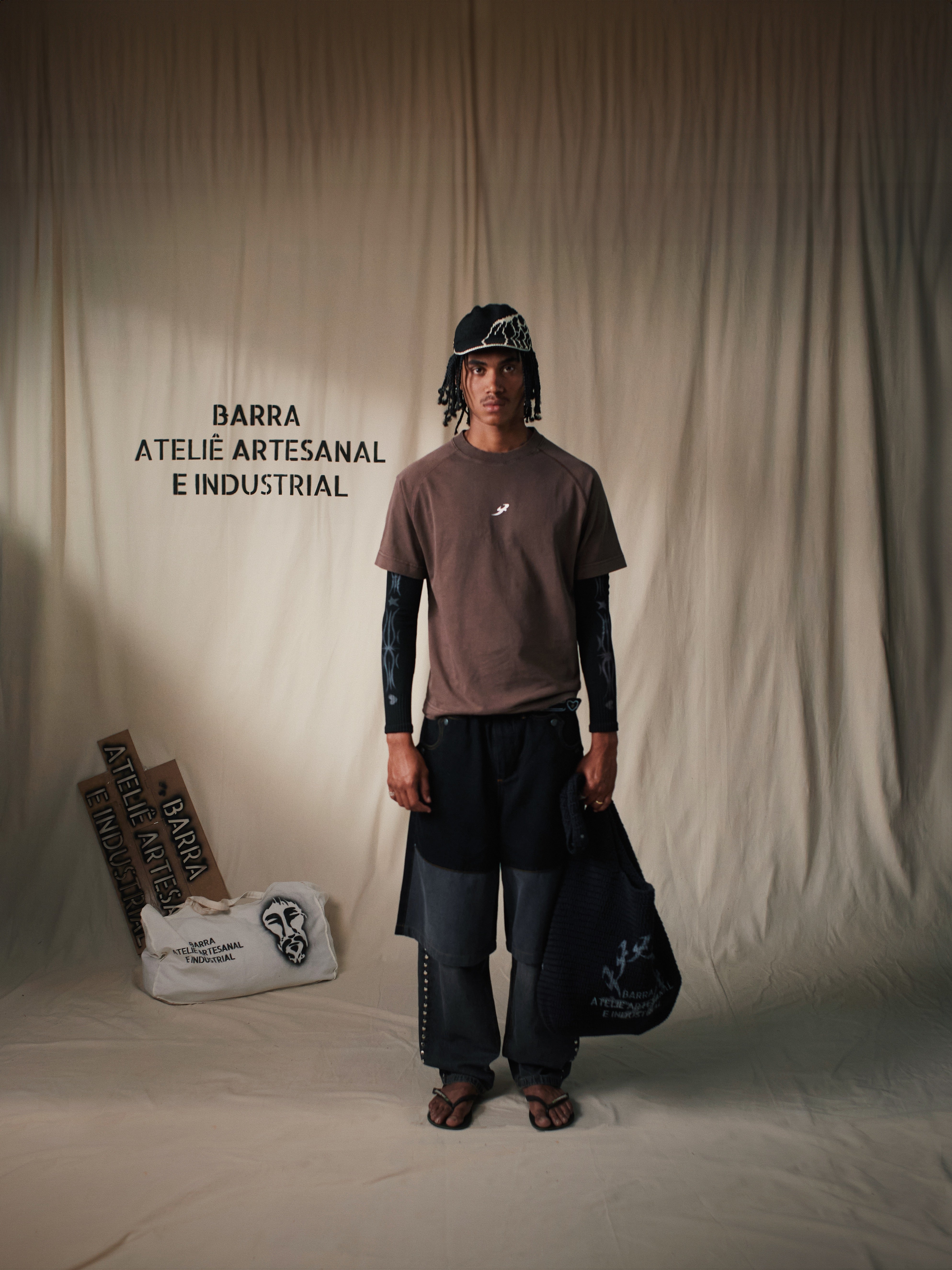 Brown 'B Garça' Raglan Tee