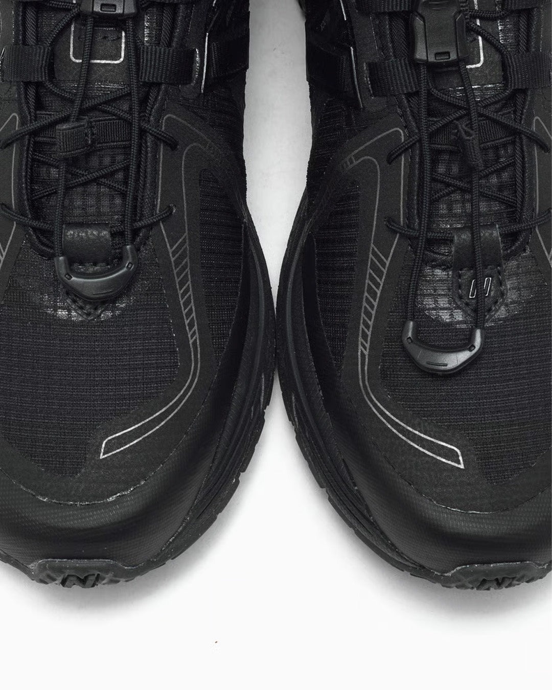 1906R - Black/Dark Silver Metallic/Black Cement