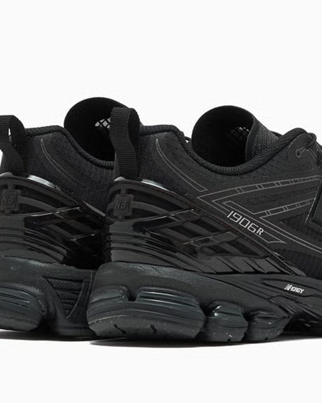 1906R - Black/Dark Silver Metallic/Black Cement