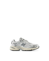 725 - White/Mettalic Grey