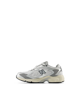 725 - White/Mettalic Grey