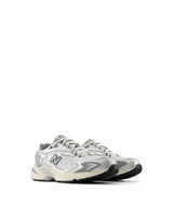 725 - White/Mettalic Grey