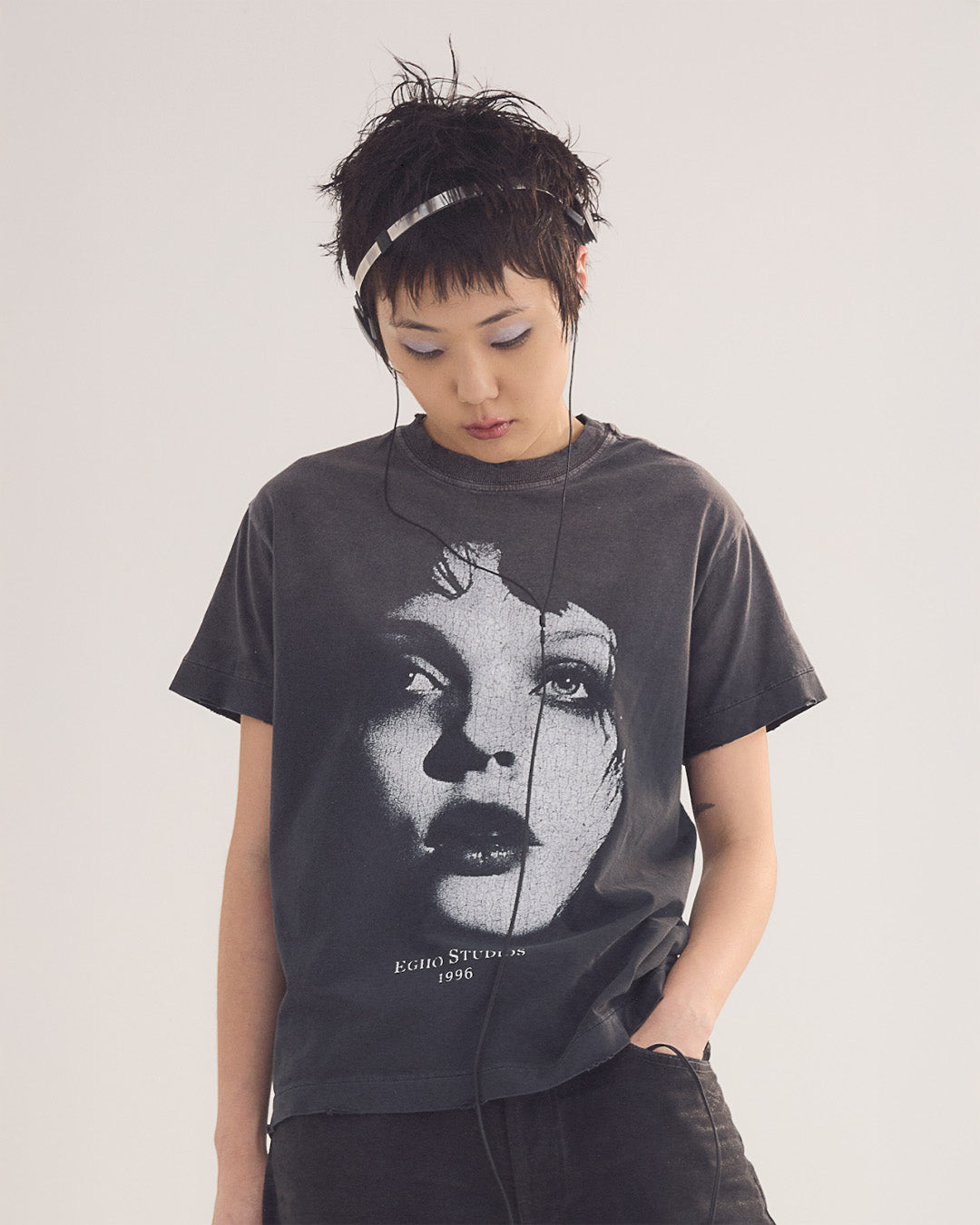 Faded Black 'Elizabeth' Regular Tee