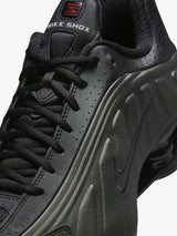 Shox R4 - Black/Black/Bright Crimson/Black